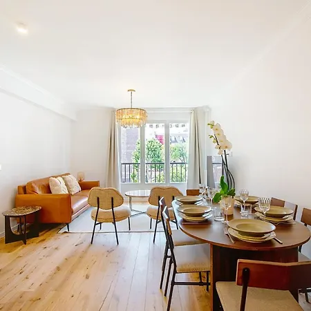 Guestready - Sunlit Elegance With The Eiffel View Parijs